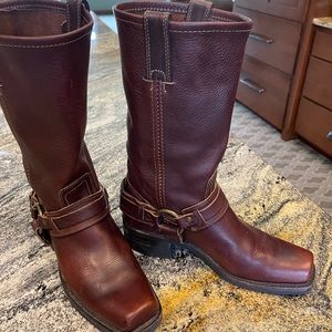 FRYE  77250 Women’s Leather Belted Harness Boots 8